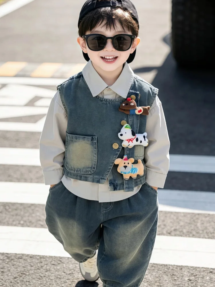 ensemble-trois-pieces-en-jean-pour-bebes-garcons-nouvelle-collection-printemps-2026-gilet-chemise-mignon-et-elegant-en-coton-polyester-et-fibres-elastiques-haute-qualite-printemps