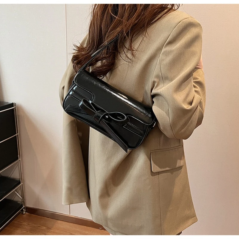 Schultertasche mit Schleife für Damen, Kleine Quadratische Tasche, Sommer 2025 Neuheit, Einfarbige Achseltasche, Hochwertige Textur, Crossbody-Tasche