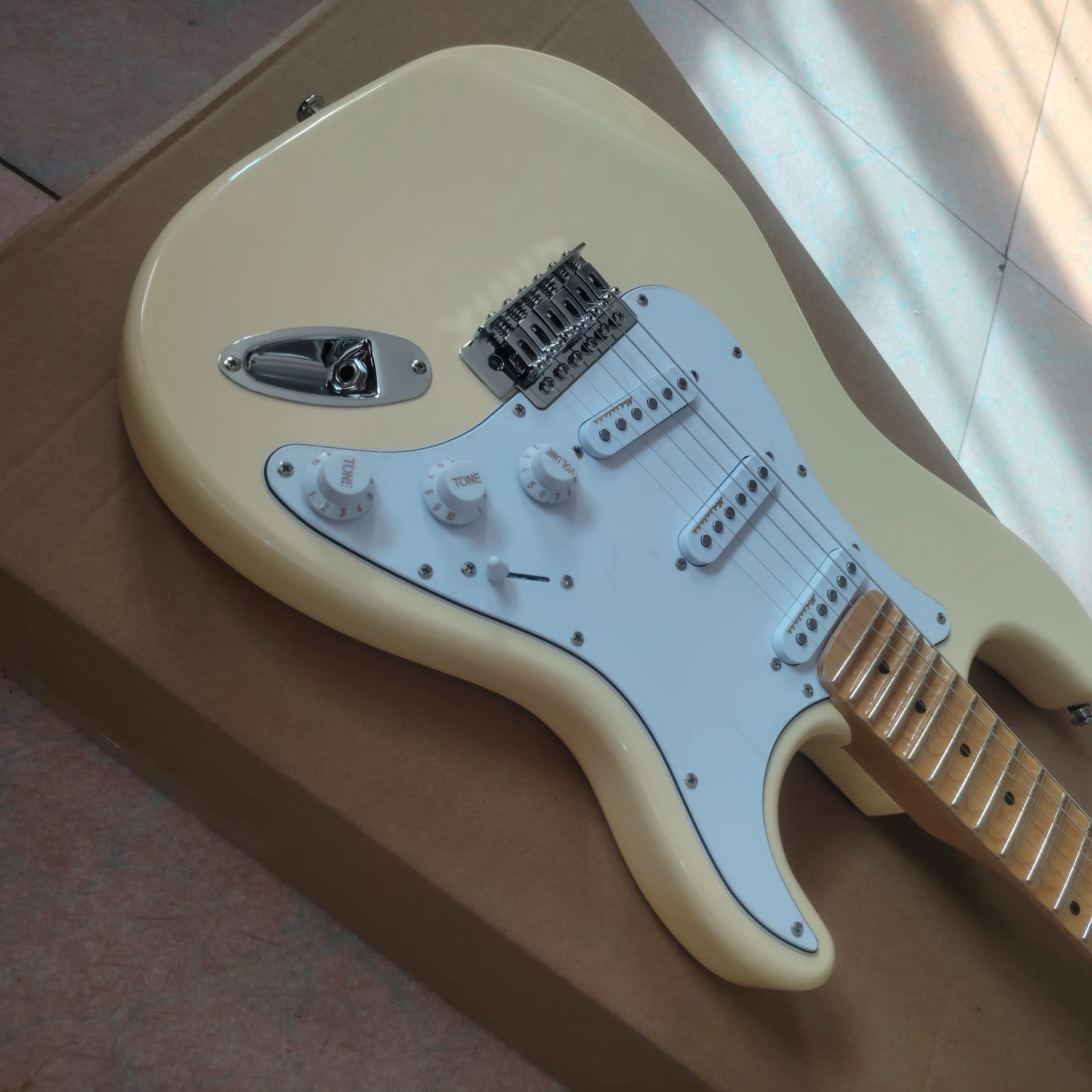 High quality in stock milk yellow electric guitar/fan-shaped fingerboard/22Frets/maple fingerboard/maple neck/fast shipping