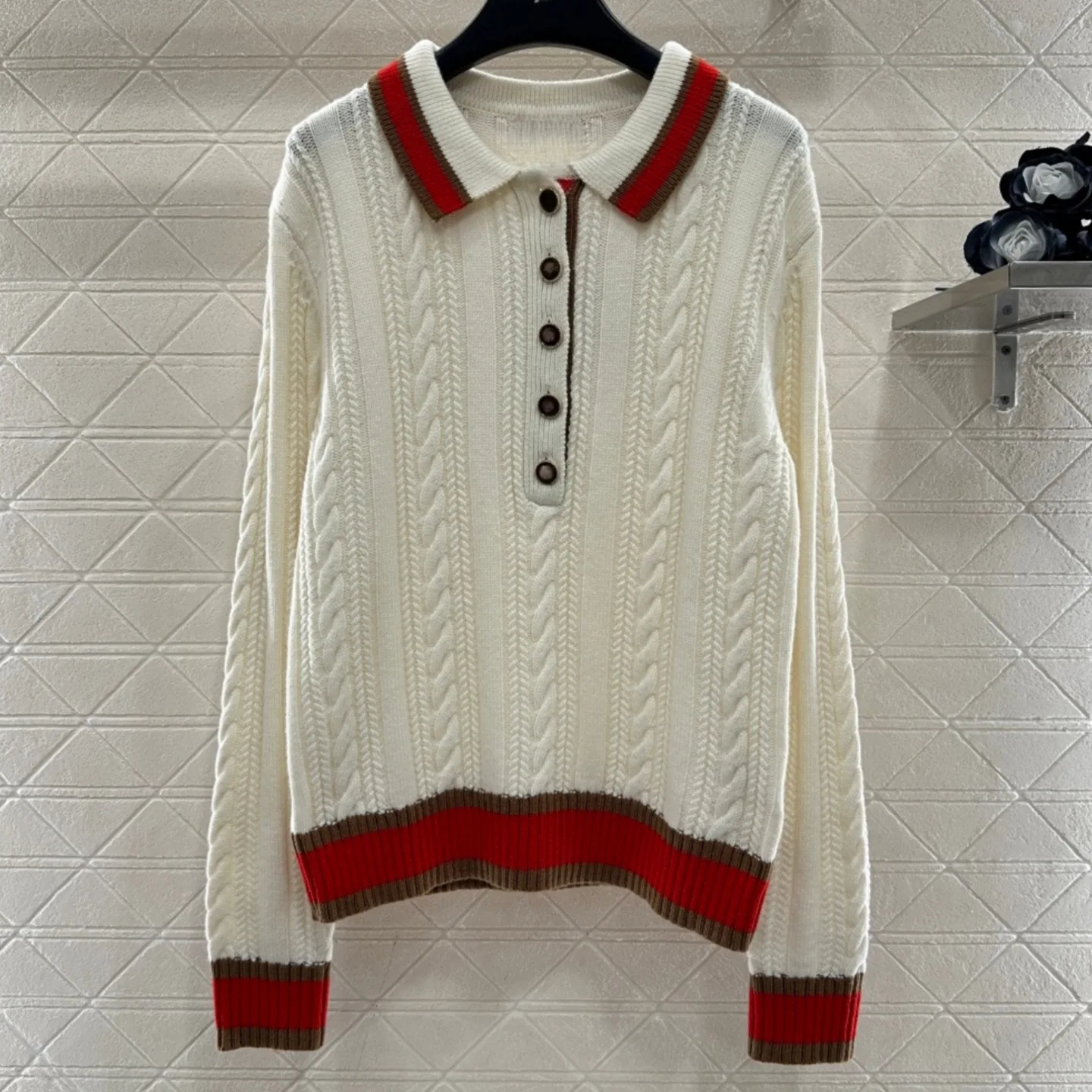 

Шерстяной свитер с зубчатым воротником и цветными блоками — весеннее новое поступление 2026, повседневный вязаный топ для многослойного использования