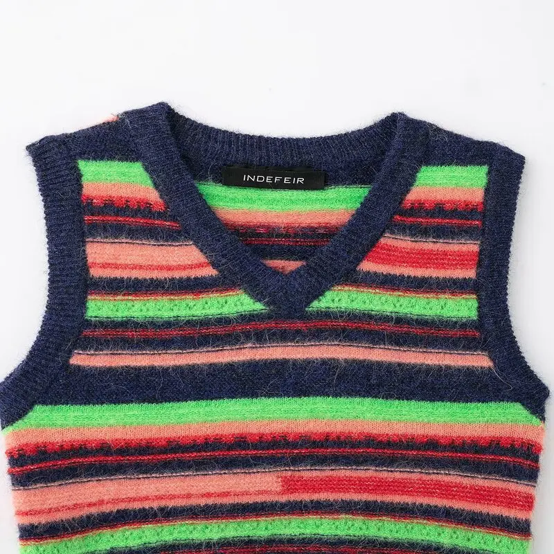 

Spring 2025 Women's Faionable Striped V-ne Knitted Vest New Arrival Versatile Commute Sle Regular Length Svel Top
