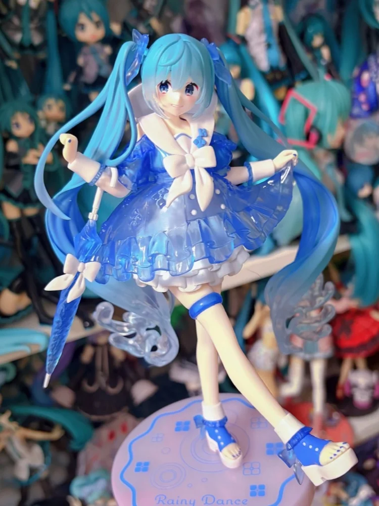 en-stock-furyu-trio-try-it-vocaloid-rainy-dance-raincoat-prize-figure-19cm-estatua-de-cantante-virtual-adorno-de-escritorio-juguete-de-anime-regalo