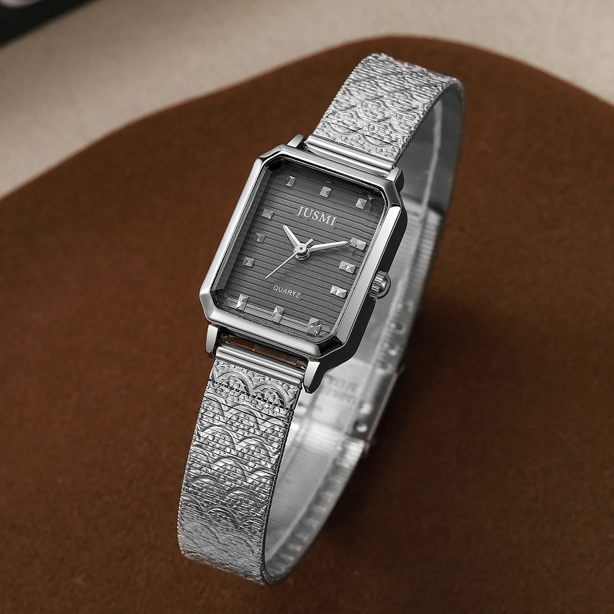 

Модные простые универсальные женские кварцевые часы с квадратным циферблатом и ремешком из сплава, подходят для повседневной носки, рождественские подарки