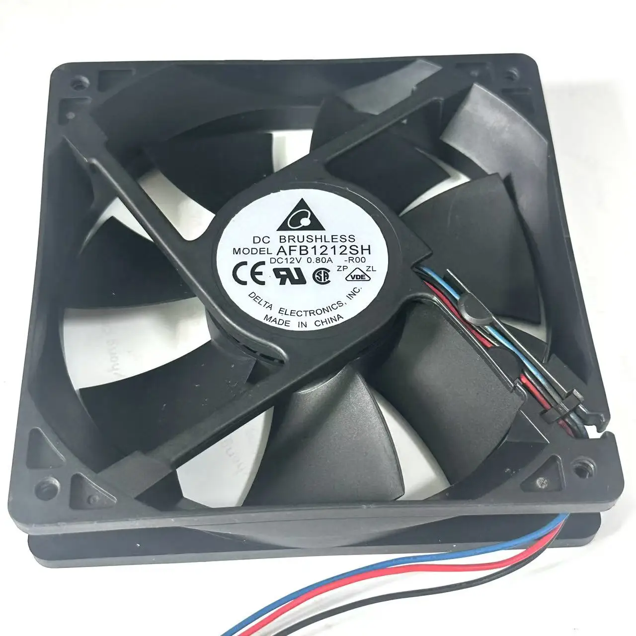 

Delta Electronics AFB1212SH R00 DC 12V 0.80A 120x120x25mm 3-Wire Server Cooling Fan