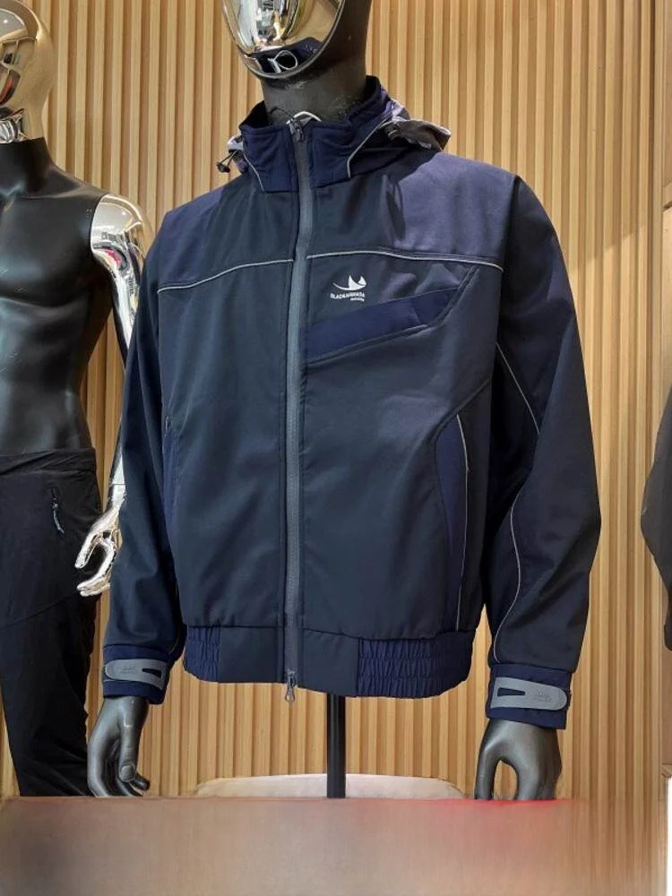 

Four-Color Trekking Lightweight Outdoor Men's Women's Hiking Jacket Clothing Zipper Design Windproof Standard Fit Jacket