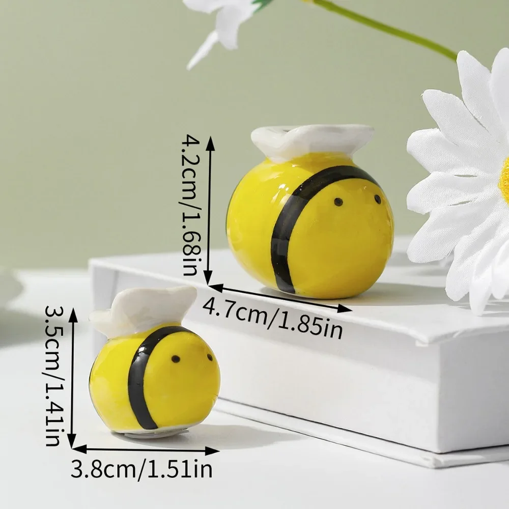 1 Pair Ceramic Salt  Pepper Shaker Flying Bee Style Seasoning Pot Cooking Tableware Wedding Gift Box Packaging Pepper Holder Set