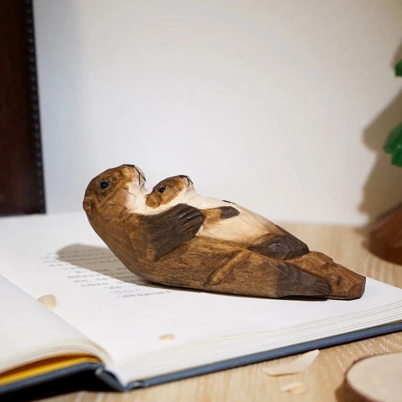 Nordic Hand Carved Basswood Cute Sea Otter Mother and Baby Ornament Marine Animal Solid Wooden Home Decoration Collection Gift