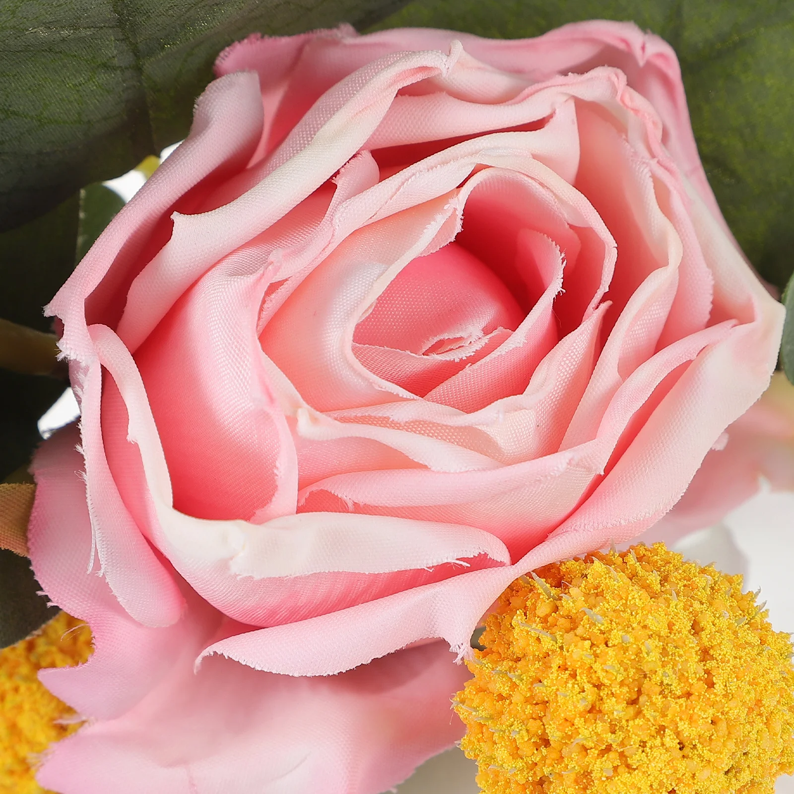 

Fake Floral Artificial Flower Bouquet Decorative Faux Flowers For Home Wedding Table Centerpiece Plastic Floral Bouquet