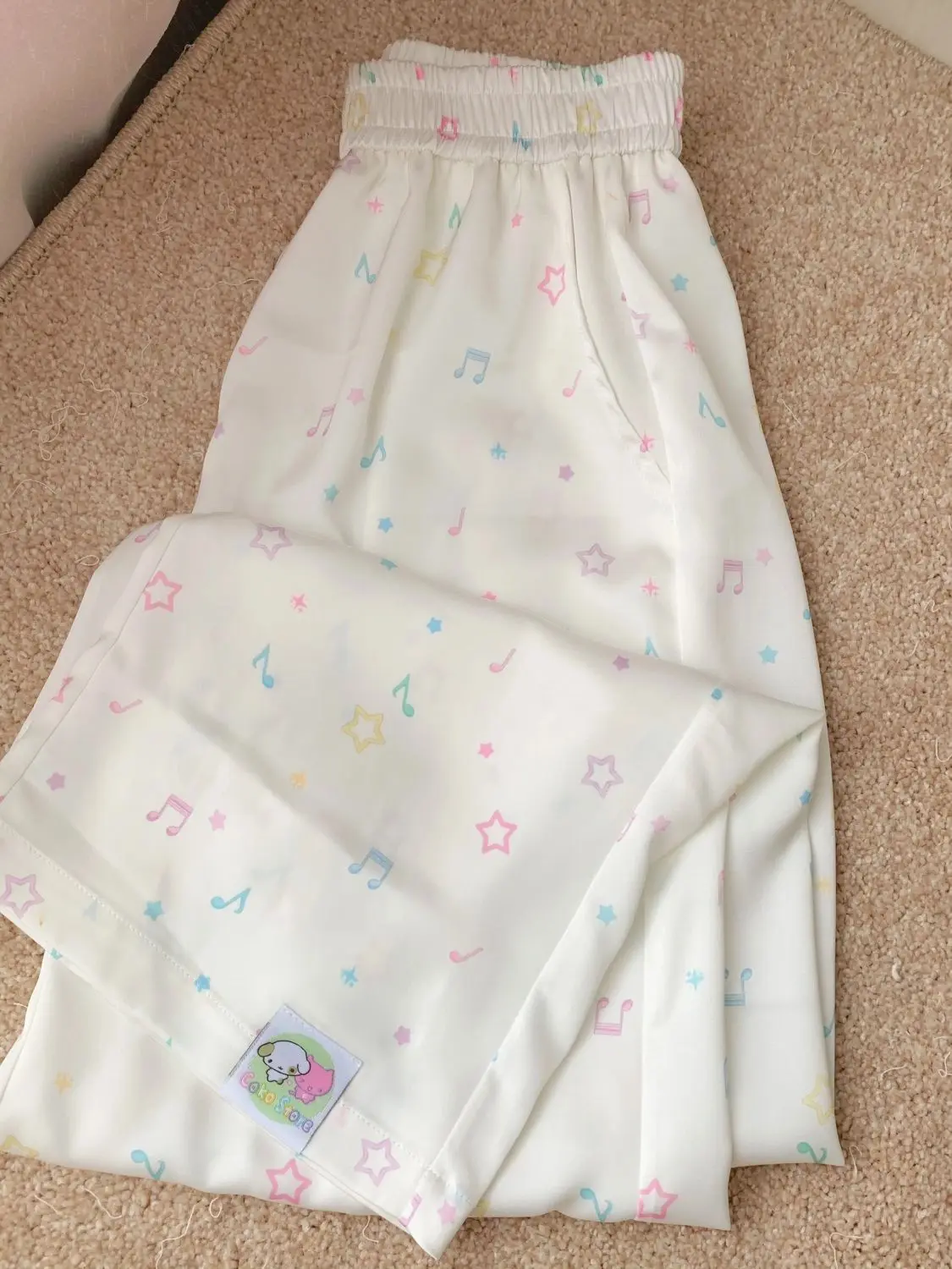 Süße Kawaii Cinnamoroll-inspirierte Hose mit Stern- und Musiknoten-Print, weites Bein, elastische Taille, lässige, lockere Hose für den Sommer, für junge Frauen
