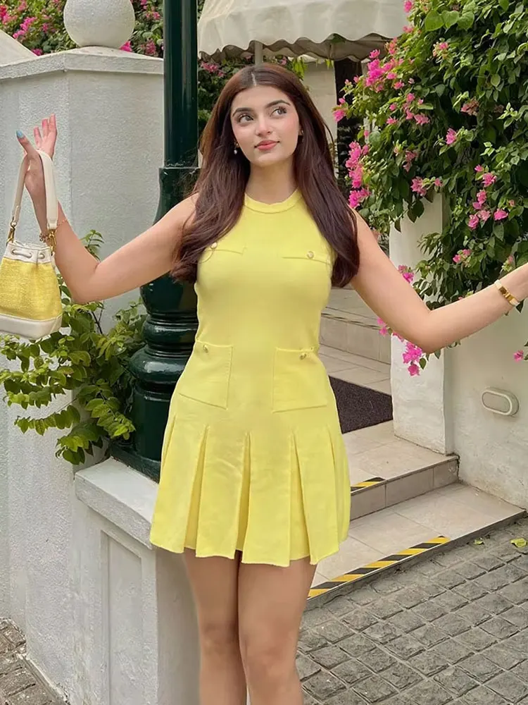 HH Female Casual Slim Pleated Dress Yellow O-Neck Sleeveless Pocket Buttons Decorate Summer Dresses Woman 2024 Trendy