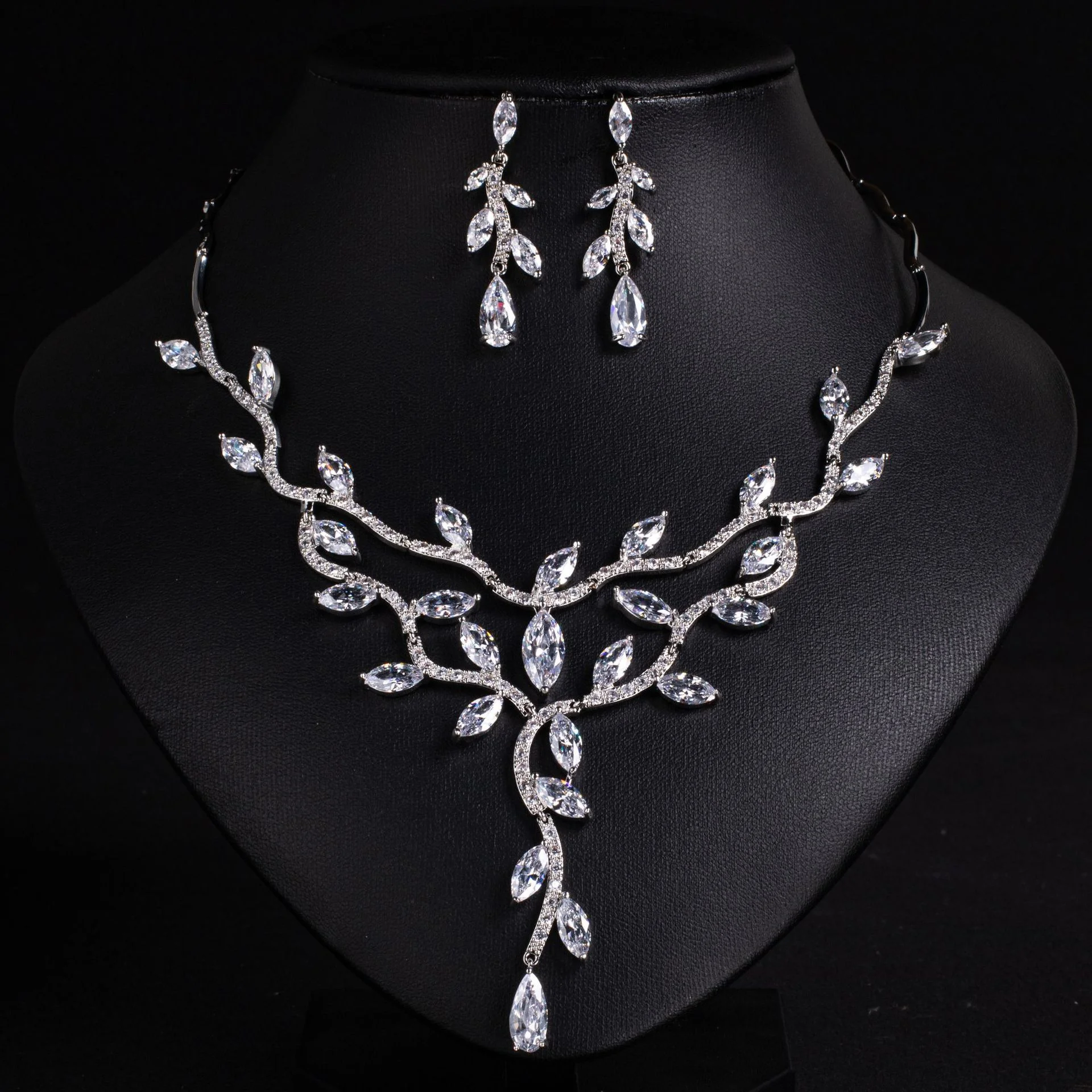 

Hot Trend European Zircon Bridal Jewelry Set Elegant Romantic Tassel Earrings Necklace Daily Party Fashion Accessories
