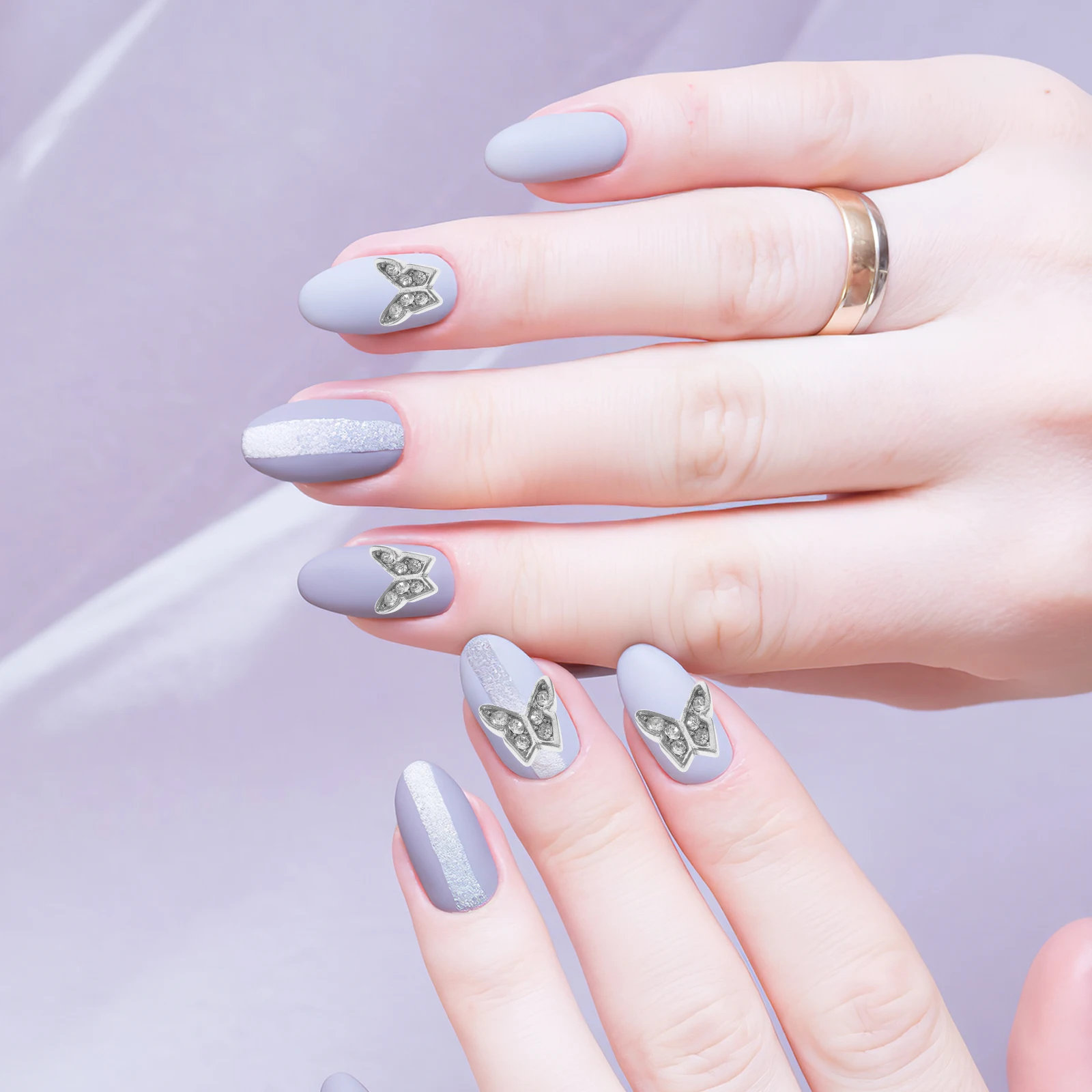 Farfalle 3D in lega di alluminio Pendenti per unghie Glitter Strass Accessori per nail art Decorazioni Ornamenti per manicure Ciondoli per unghie