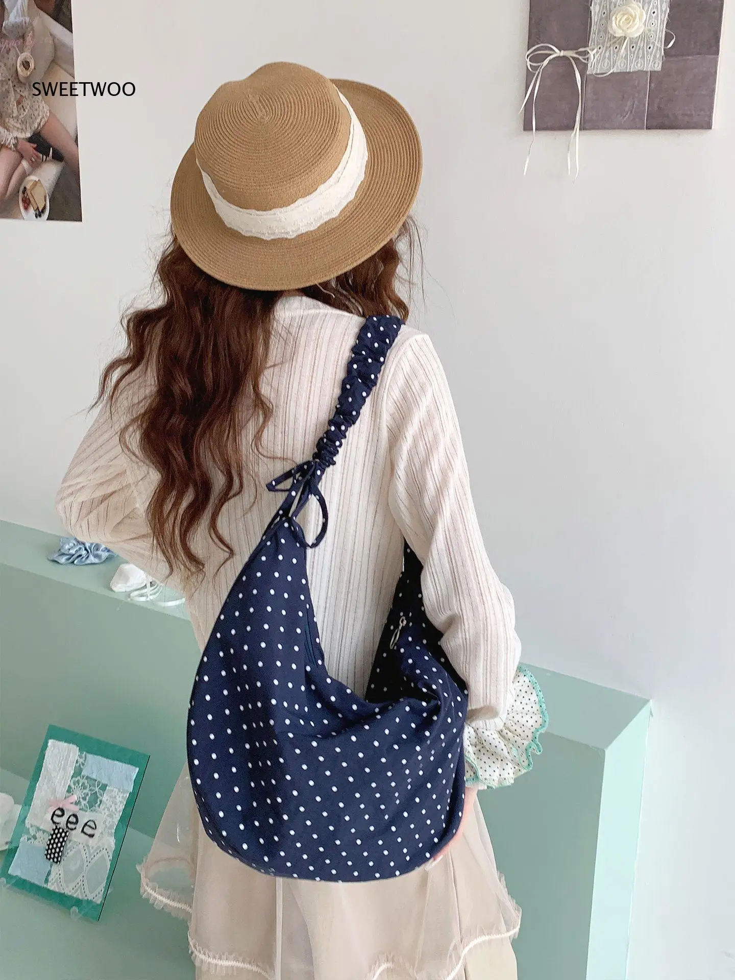 2026 Wrinkled Dot Print Woven Bag Soft Foldable Lightweight Outdoor Picnic Shopping Daily Shoulder Bag