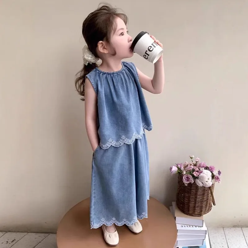 

Girls' Set Summer Clothing New 2025 Children's Stylish and Versatile Embroidered Denim Vest Wide Leg Pants Two-piece Set