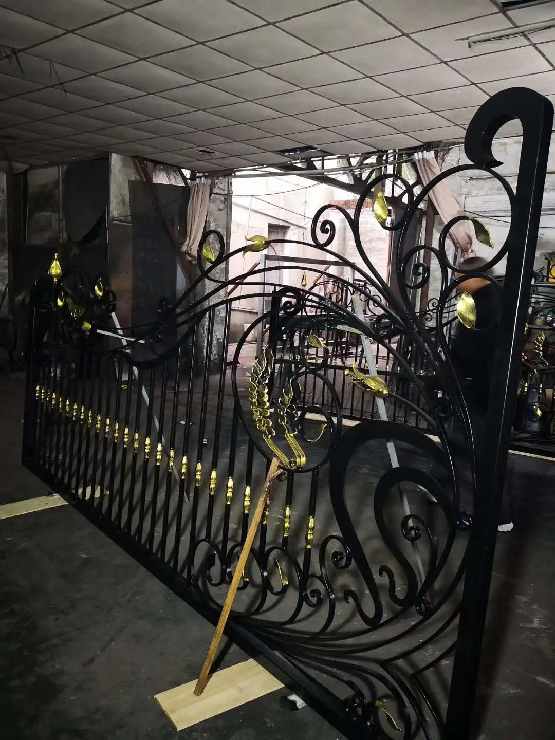 Luxury 20FT Wrought Iron Gate Home Garden Aluminum Driveway Gate Export To USA