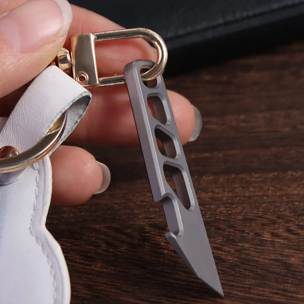 

Wrench 55mm Mini Pry Bar TC4 Titanium Alloy Multipurpose Bottle Opener Durable Portable Keychain Pendant EDC Tool