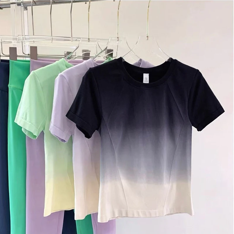 

Women's Gradient Tight Elastic Yoga Sports T-shirt Short-Sleeved Fitness Top for Active Wear