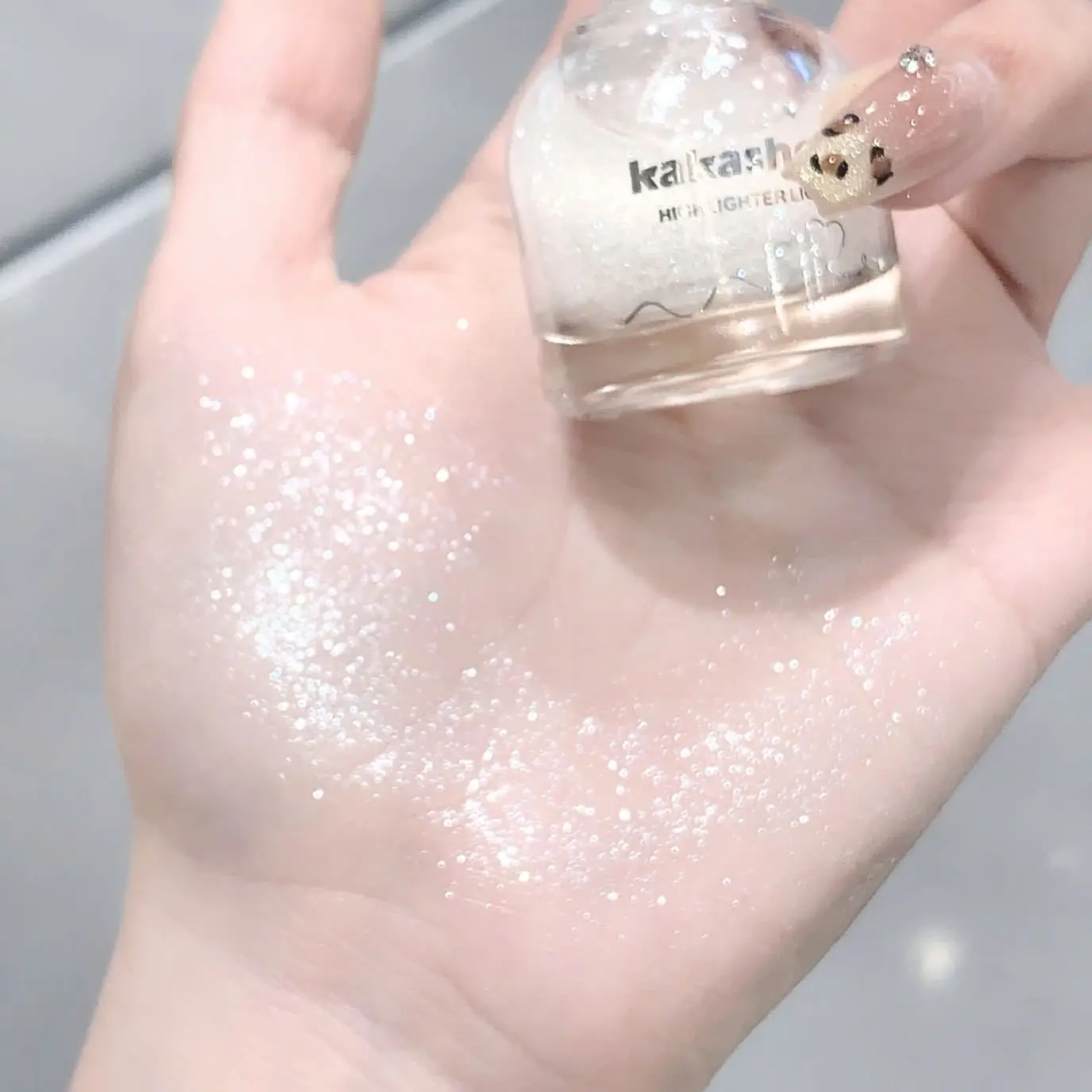 kakashow リキッド ハイライター ダイヤモンド ボール ハイライト シマー グロウ ブライトニング グリッター 多機能 顔 目などに