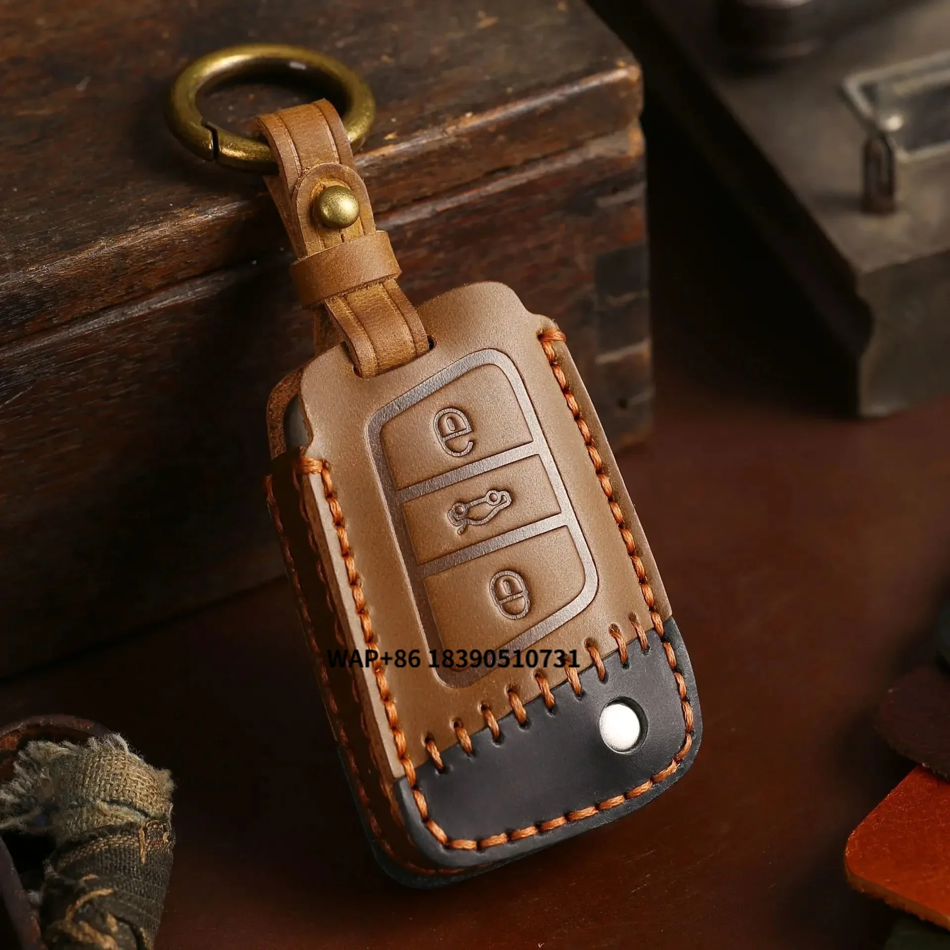 

Suitable for key bags Passat Golf, Magotan Crazy Horse leather key bags and genuine leather car key chains