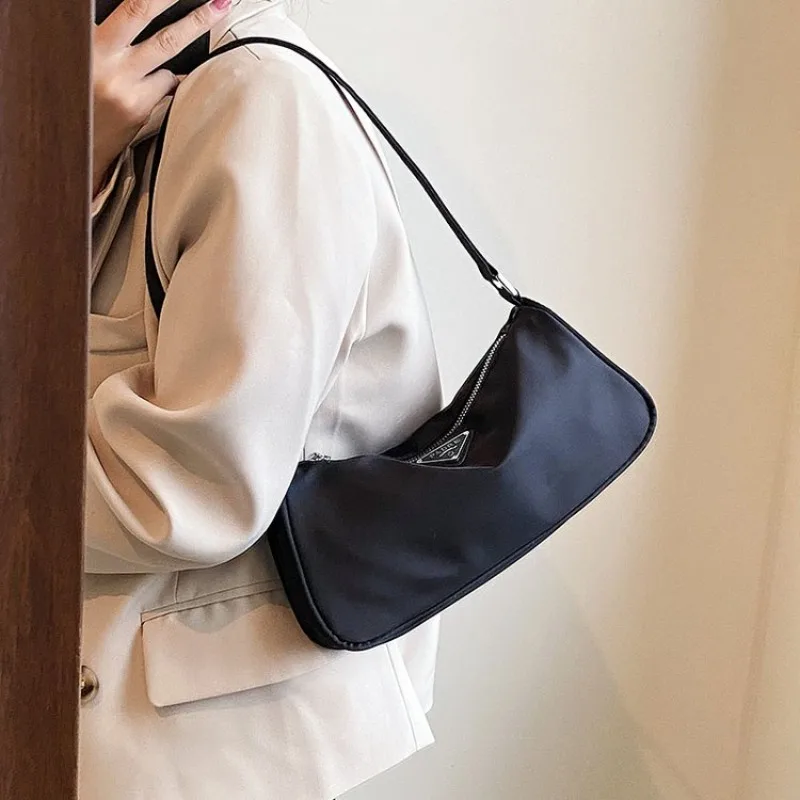 

Casual Versatile Crossbody Bag with New Style - Classy Niche Design for Girls' Sweet Retro Daily Outfits Versatile Everyday Use