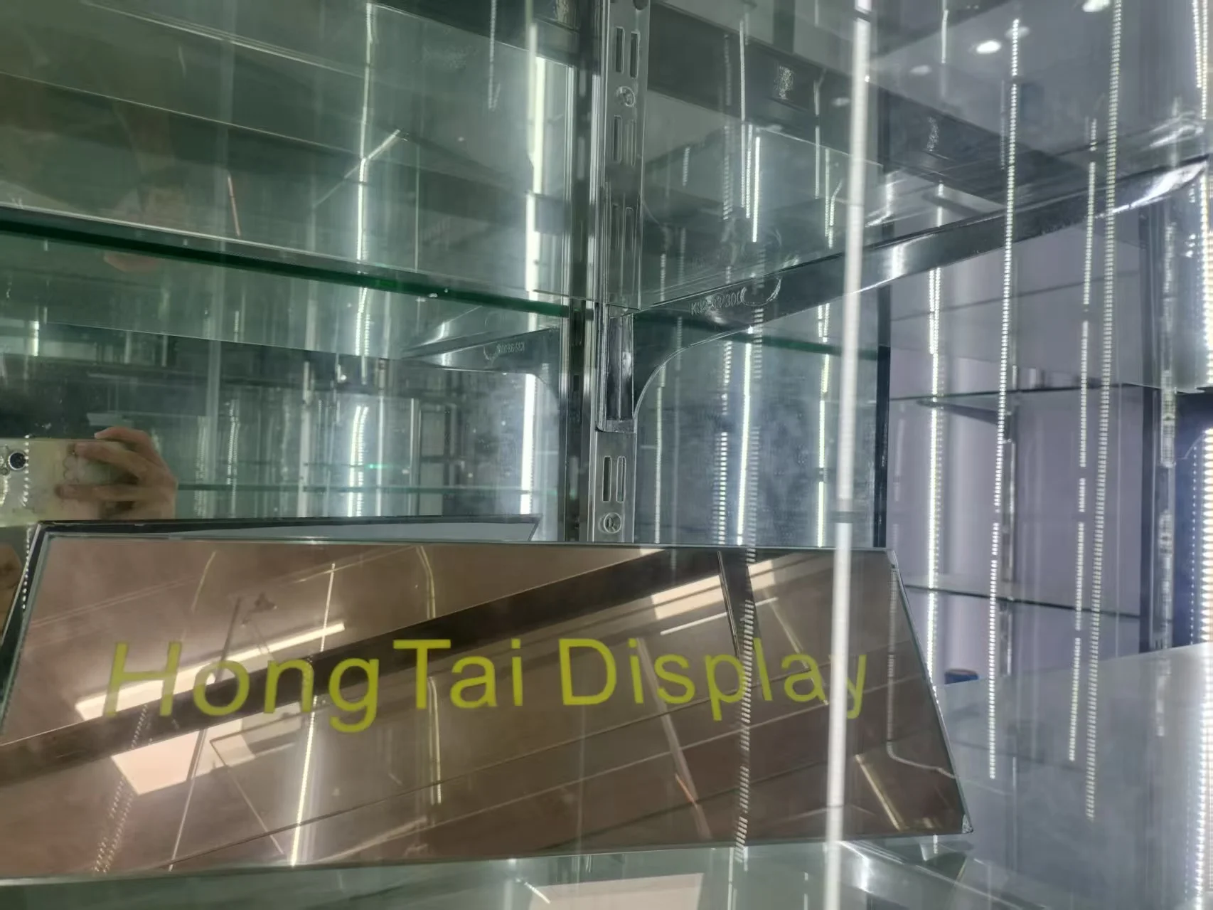 Custom.Factory Wholesale Mirror Sliding Door Strips Light Full View Store Cabinet Store Fixture Glass Cabinet Smoke Store Displa