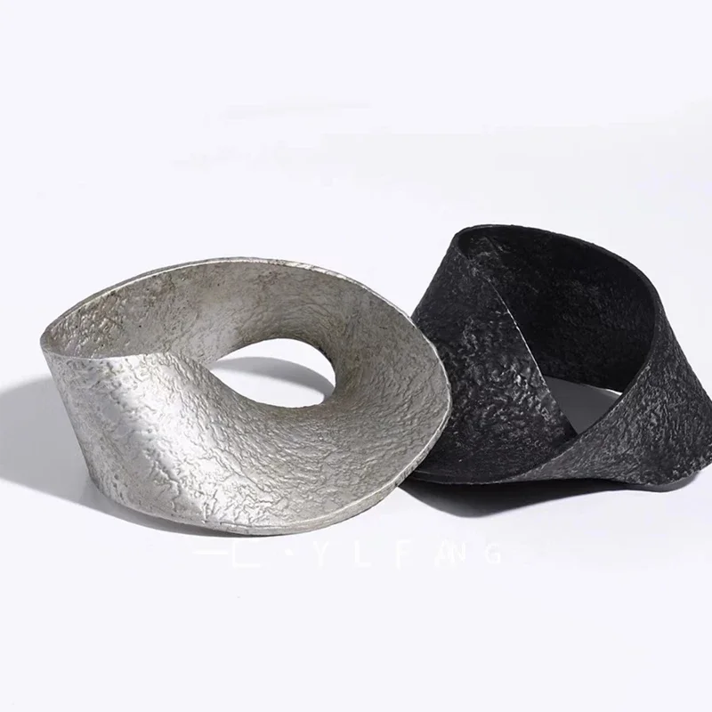 

Modern Italian Minimalist Geometric Black Silver Ring Decorations, Study Desk and Home Decoration Decorations