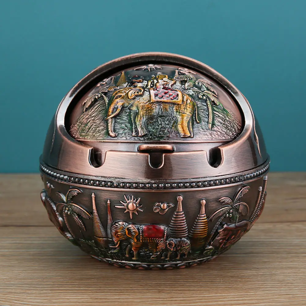 Antique Metal Ashtray With Lid Decorative Home Ornament Artistic Office Desk Craft Accessory Creative Style Smoking Statue
