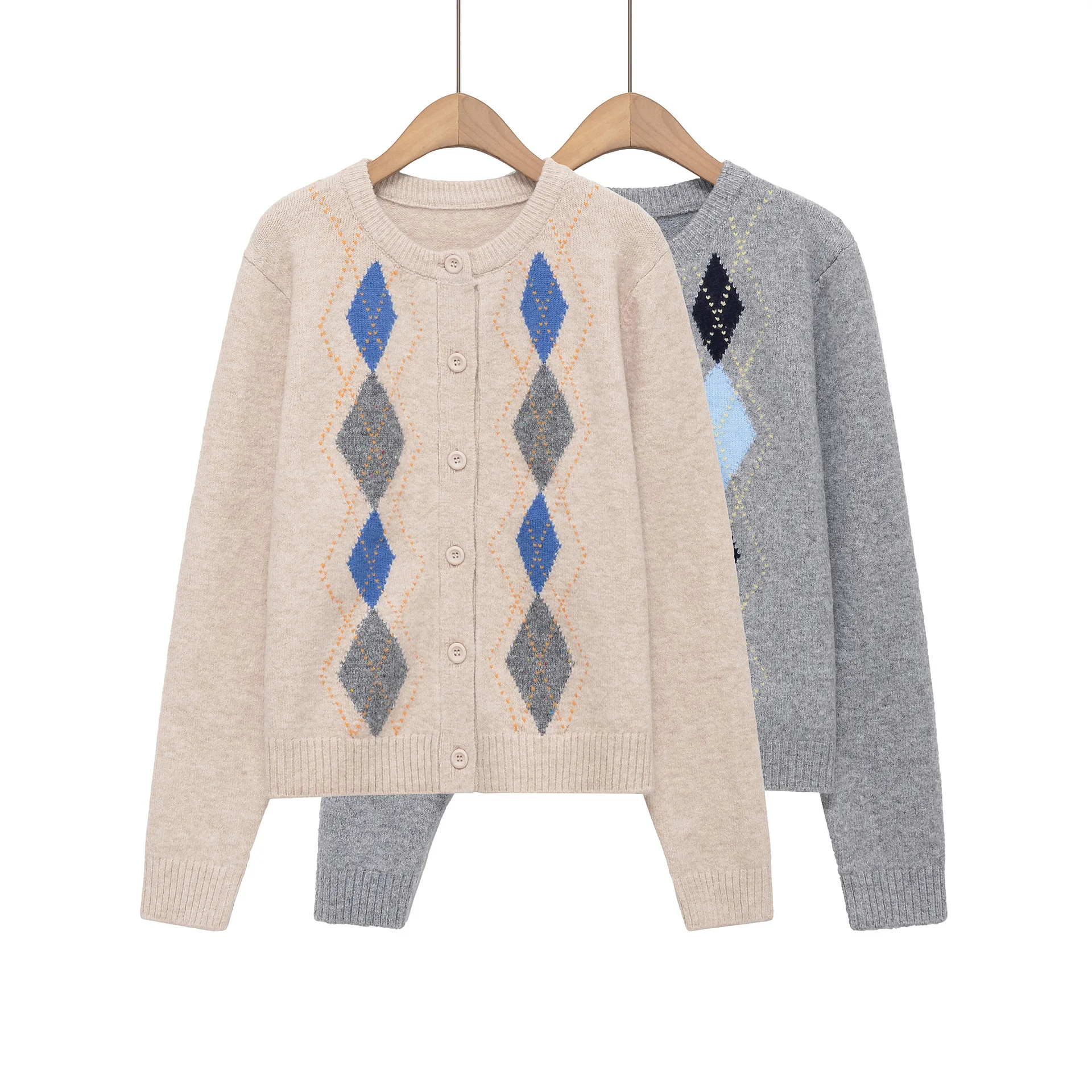 

Korean intellectuals European and American retro contrasting rhombus college style knitted cardigan sweater jacket is lazy