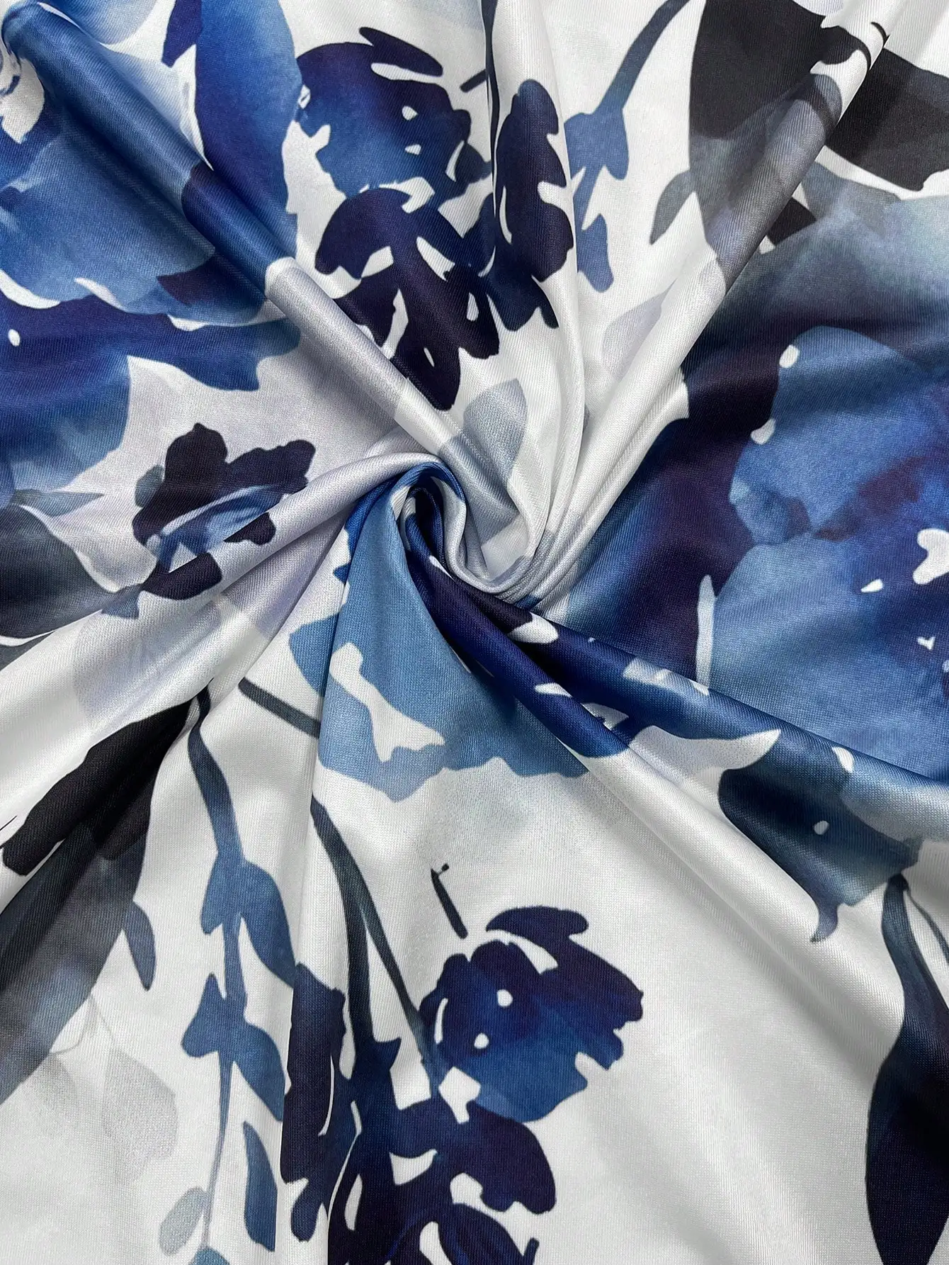 Plus Size Maxikleid mit Blumenmuster und kurzen Ärmeln, lockeres, lässiges Sommerkleid mit Rundhalsausschnitt und Seitentaschen, langes Kleid für den Strandurlaub – Detail 4