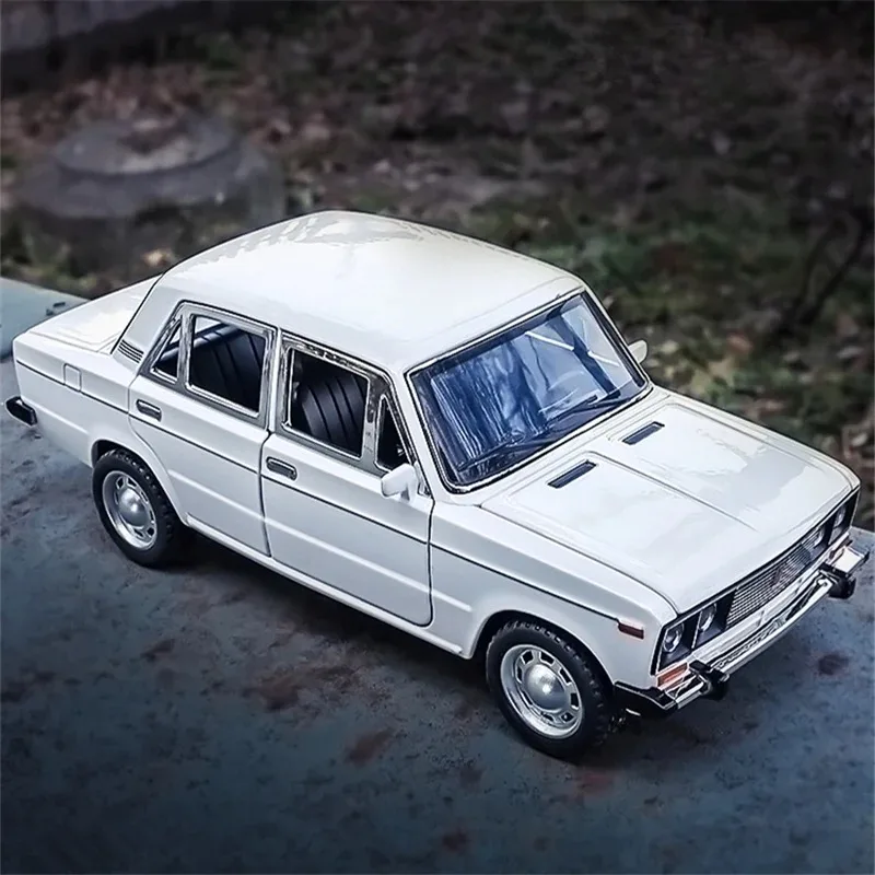 1/24 Classic Car Alloy Car Model Diecast Metal Toy Police Vehicles Car Model Simulation Collection for LADA NIVA Children Gift