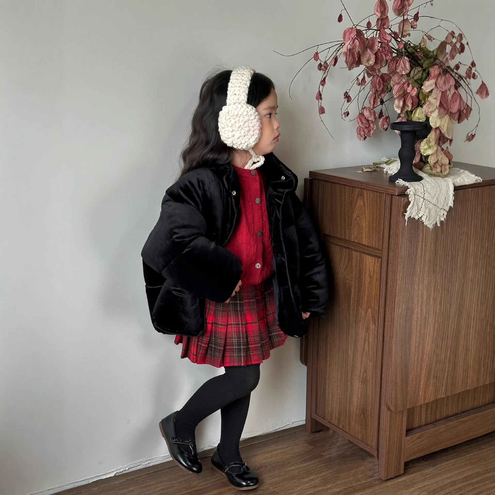 Girls Suit 2025 Winter Temperament Stand Collar Velvet Down Cotton Jacket Red Fried Dough Twists Cardigan Plaid Pleated Skirt