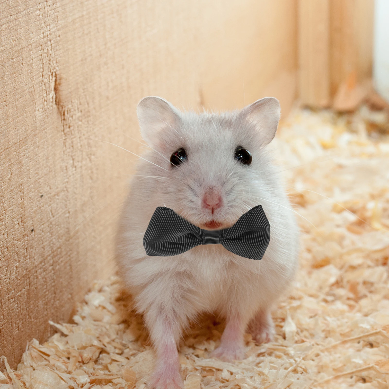 

Pet Christmas Hats Lovely Knitted Mini Santa Caps Adjustable Buckles Small Animals Hamster Lizard Bow Ties Red Green Colors