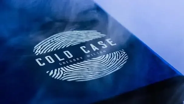 Cold Case (Gimmicks) By Greg Wilson Close Up Gimmicks Poker Deck Street Mentalism Classic Card Magic Tricks Magia Props Magician