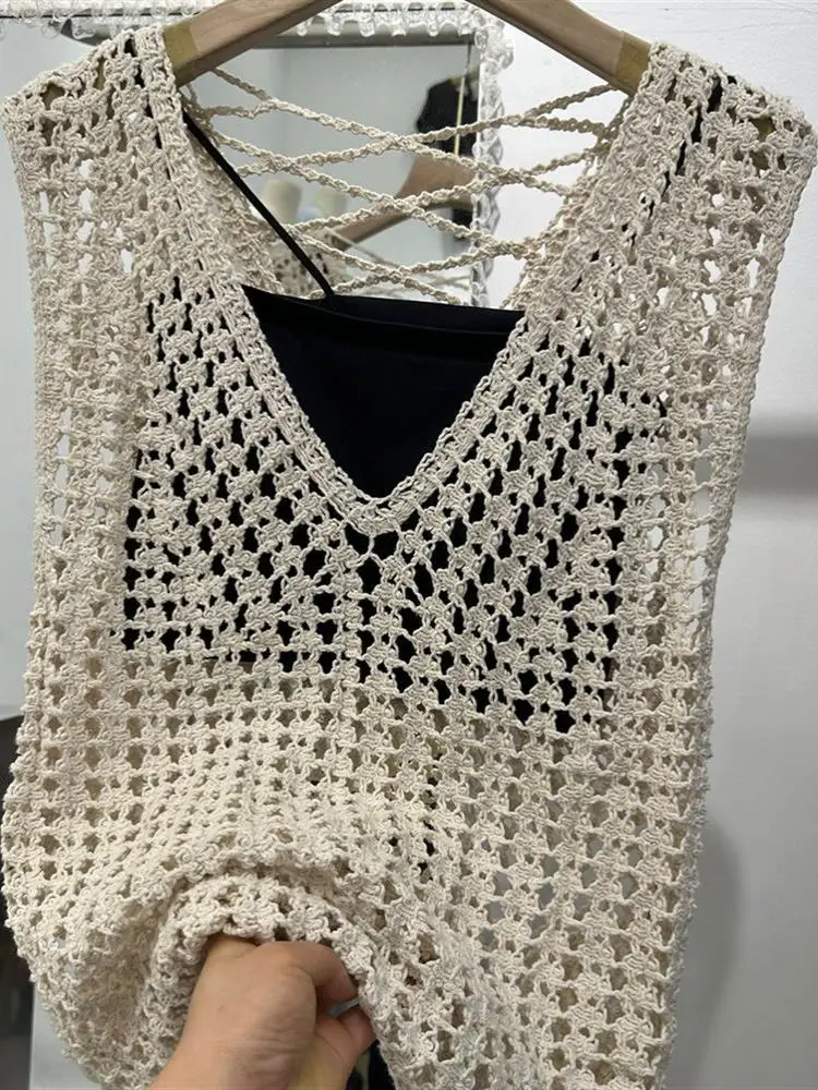 

Slimming Knitted Vest And Tank Top Set Faionable V-Ne Hollow out Design Bla Beautiful Ba Women's Summer Outfit