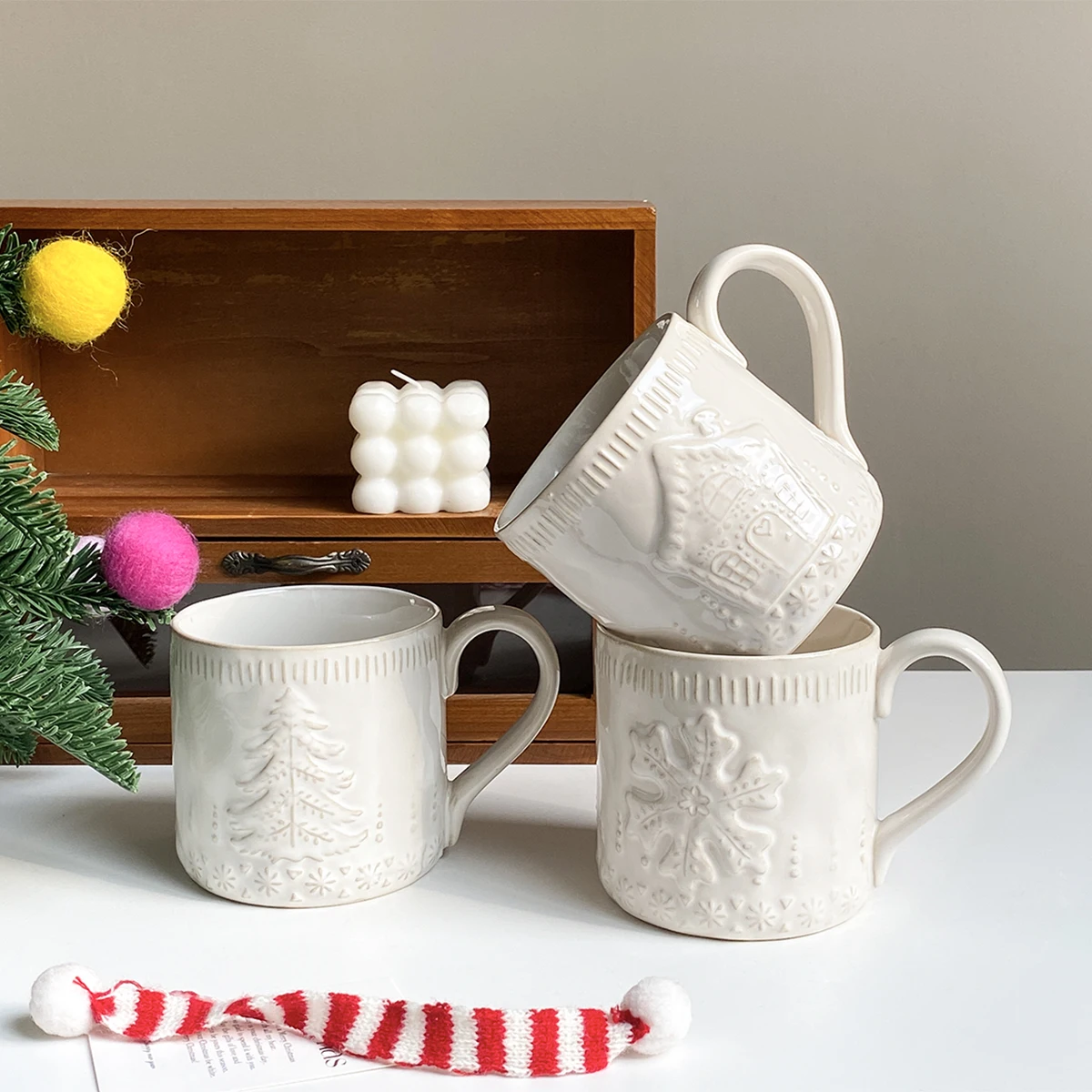 1Pc Christmas Embossed Mug, Creative Embossed Mug with Christmas Tree, House, Bell, and Snowflake Designs, Cute Embossed Ceramic Cup, Coffee Mug, Suitable for Family Christmas Parties, Home Drinking, Coffee Shop Latte Art, Christmas Holiday Gifts