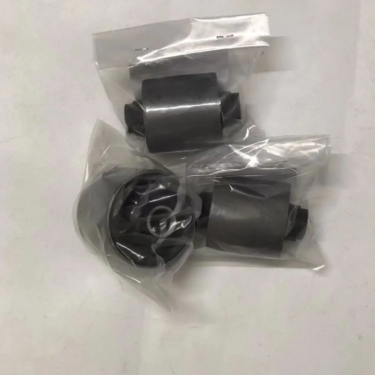 Front Differential Support Bushing Rubber Sleeve For MITSUBISHI PAJERO H76 H77 MB430694 MB672106