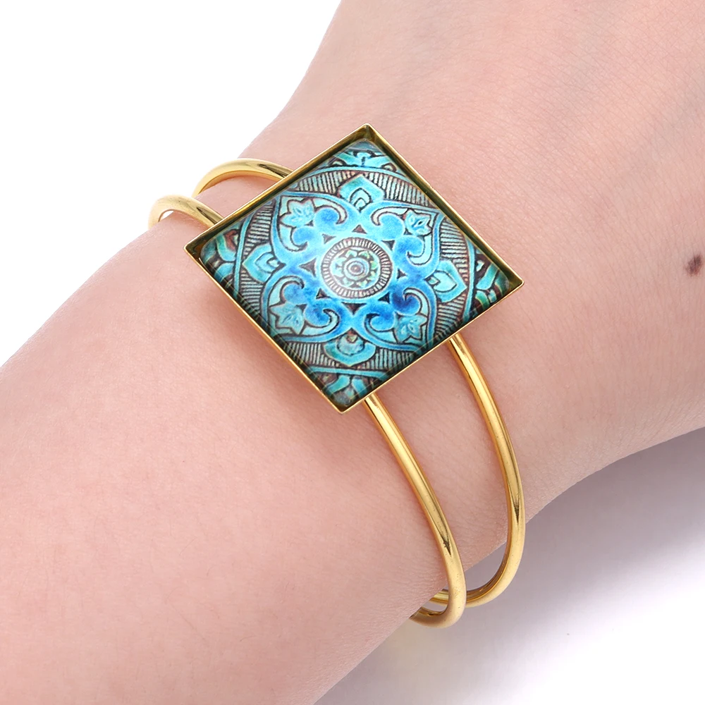 عالية الجودة الفولاذ المقاوم للصدأ 25 مللي متر 4 ألوان الإسورة قاعدة سوار النتائج فارغة صينية الحافة إعداد كابوشون النقش