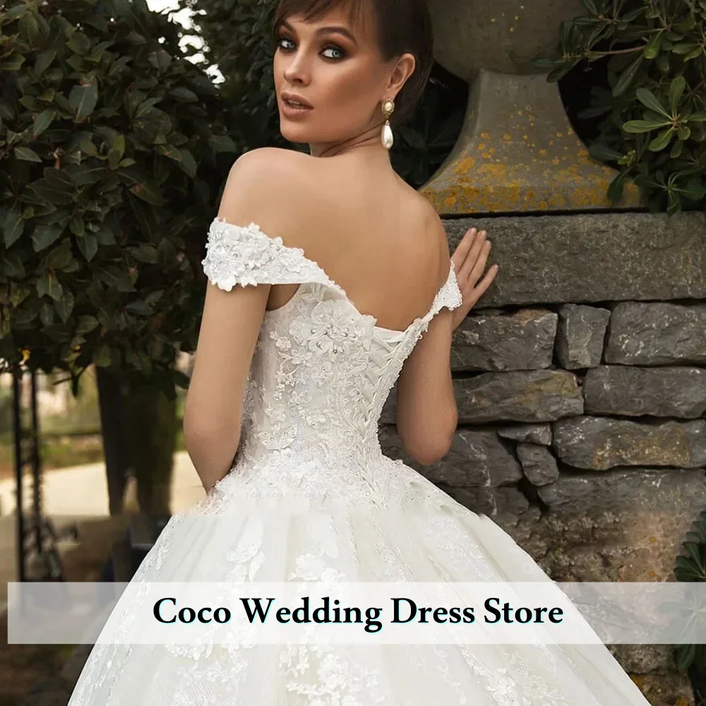 Customized  Luxury Ball Gown Bridal Gowns V Neck Sleeveless Wedding Dress Lace Appliques Beaded Womens Clothing