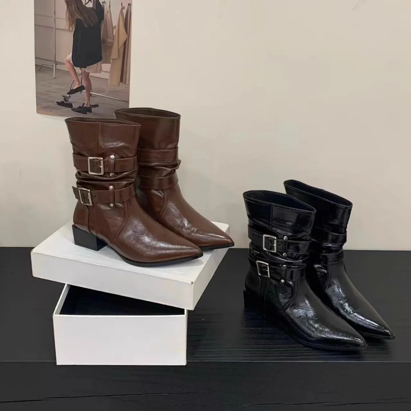 

Женская обувь Мотоциклетные ботинки на массивном каблуке с пряжкой и острым носком Сапоги до середины икры Кожаные модные черные ботинки без шнуровки Винтажные западные ботинки