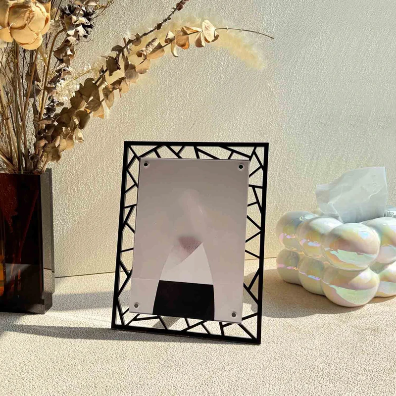 

Hollowed-Out Acrylic Photo Frame 7-Inch Postcard Display Frame Magnetic Picture Frame DIY Photo Decoration (Photos Not Included)