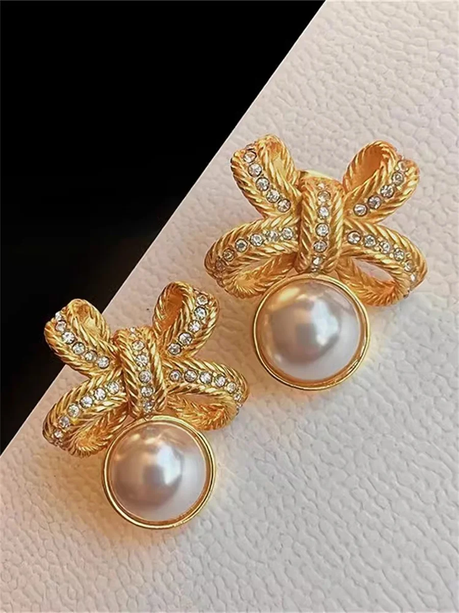 

French Vintage Bow Pearl Earrings for Women's High-End Palace Light Luxury Charm Jewelry Trend