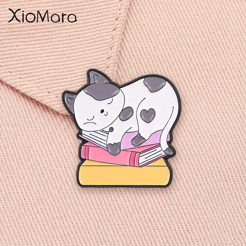 Cute Cat Sleeping On Book Enamel Badge Cartoon Reading Kitten Bookworm Book Nerd Pin Lapel Decoration Brooch Jewelry Gift