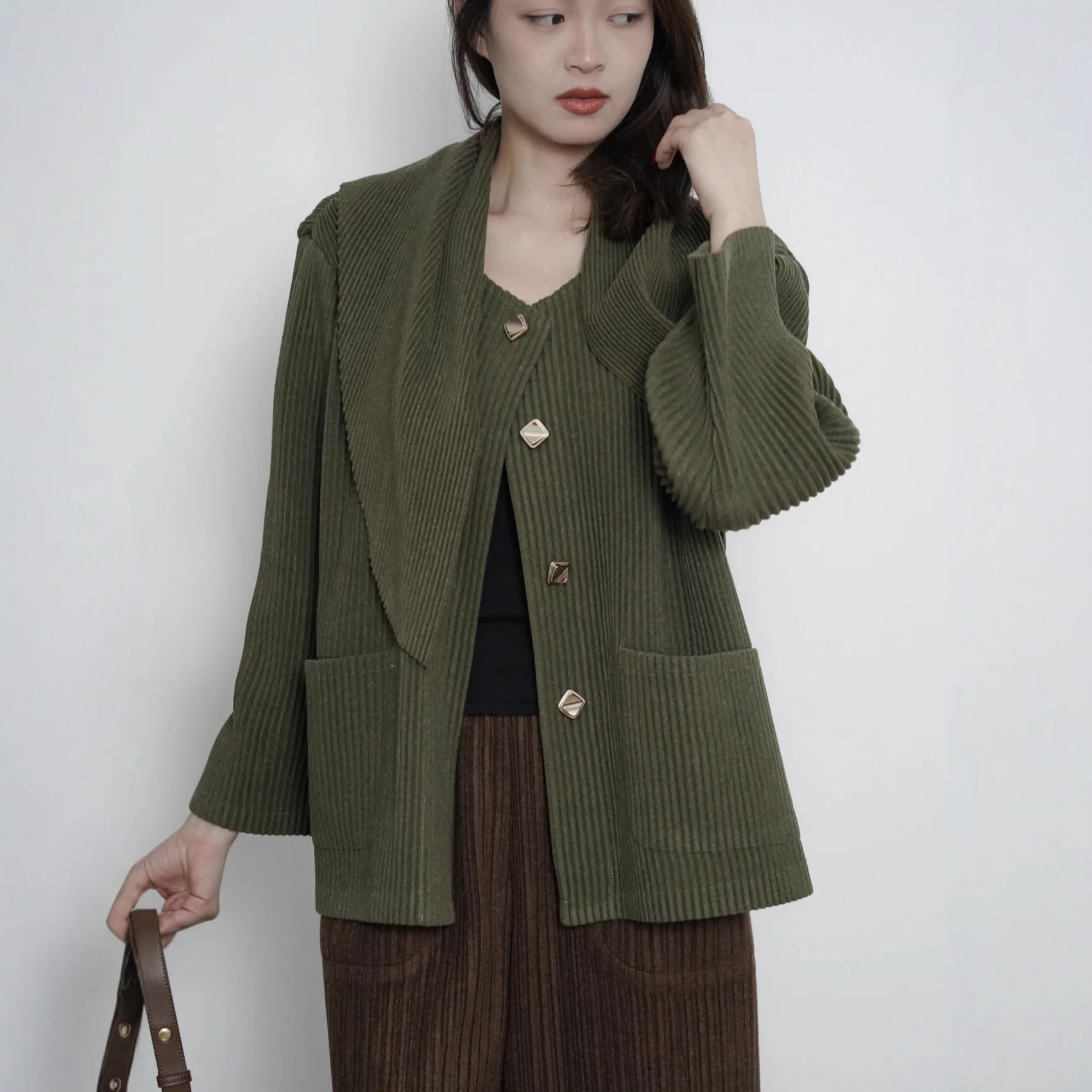 

Miyake Pleated 2025 Autumn and Winter New Thick Section Tweed Jacket Warm Fashion Versatile Scarf Collar Pleated Jacket Pleat