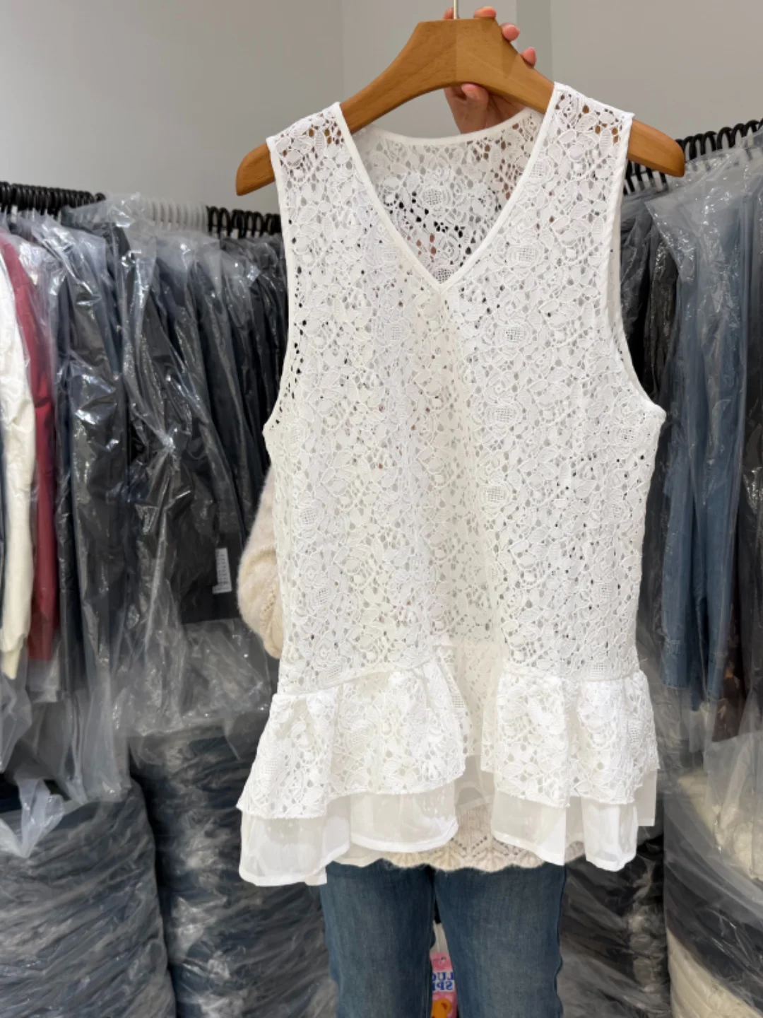 Extra Large 300 Pounds V-Neck Lace Splicing Sleeveless Vest Women's Mid-Length Slimming Versatile Top Trendy Casual Hollow ou...