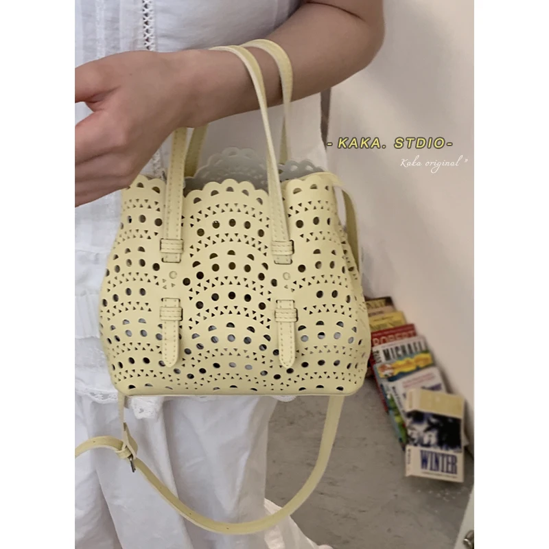 

Summer Hollow out Large Capaci Simple Faion Handbag Women's Tote Bag Korean Sle oulder Bag Buet ape Soft PU Leather