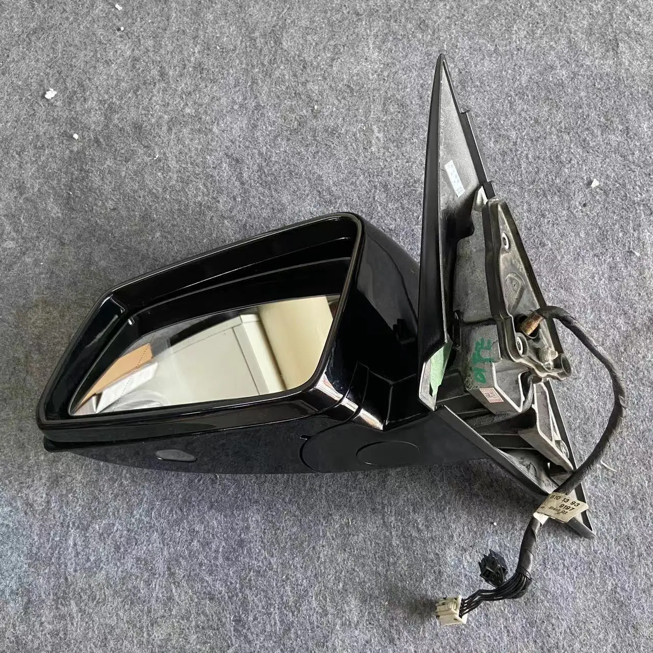 Applicable to Mercedes-Benz W212 E200L E260L E300 left and right rearview mirror assembly rearview mirror seat shell light