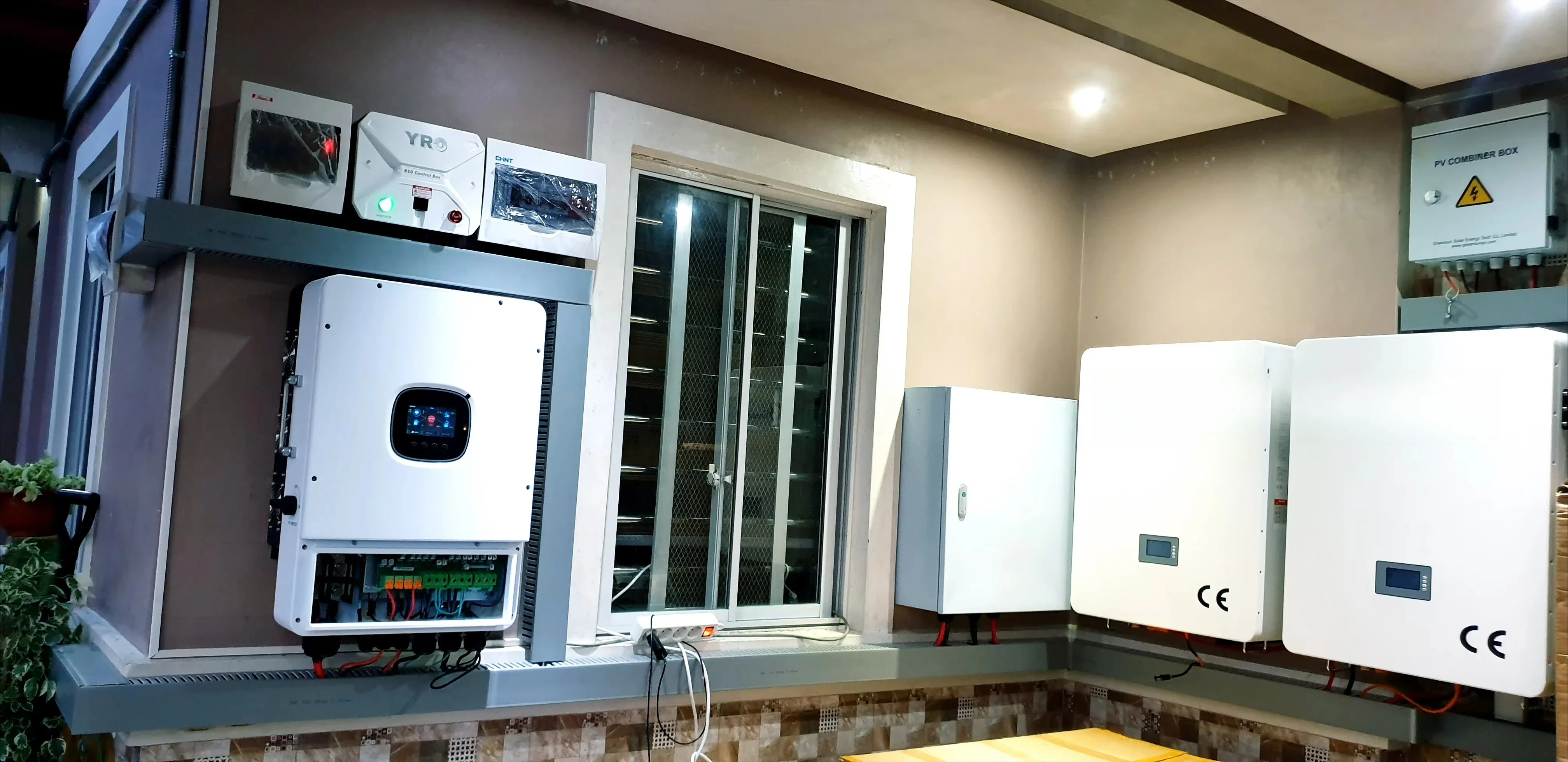 Small Off Grid Solar Power Inverter 3KW 3.5KW 5KW Single Phase MPPT Inverter Refrigerator Price