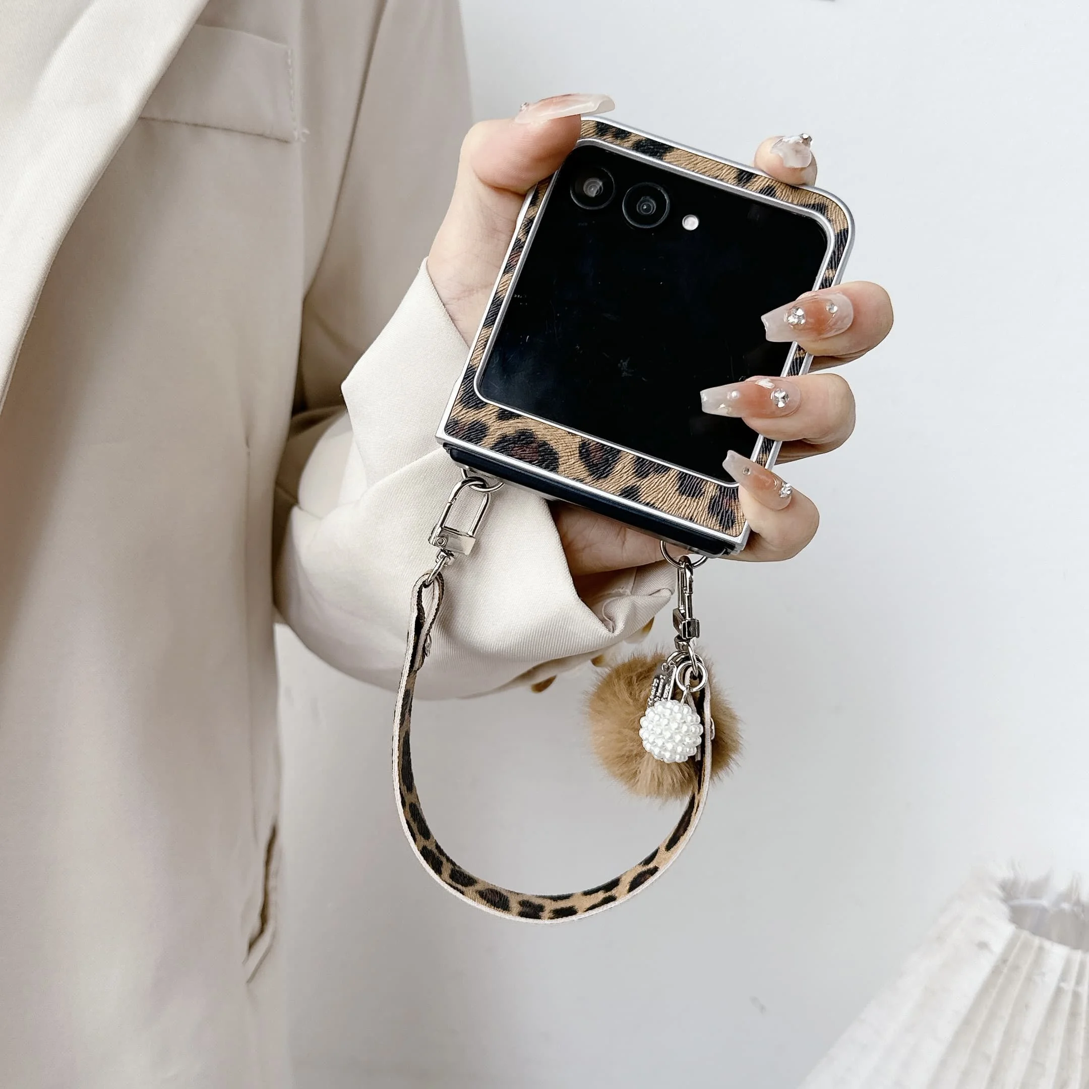 Casing Ponsel Tali Pergelangan Tangan Kulit PU Perbatasan Perak Motif Macan Tutul untuk Motorola Razr 60 Pro 50 Ultra Mooto Razr 60 Penutup Tahan Benturan