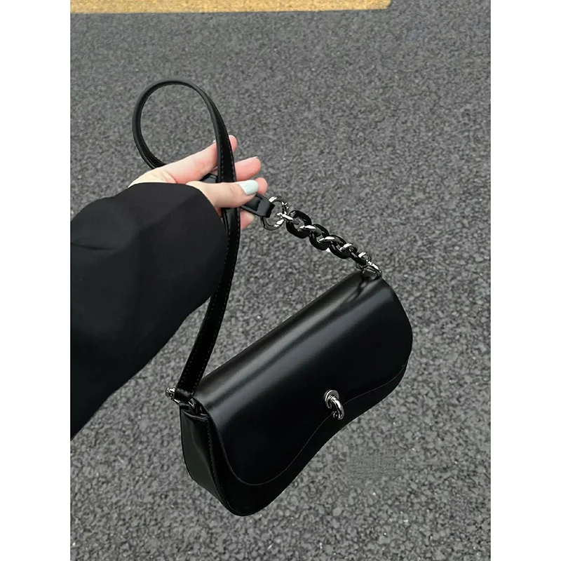 Bolso de hombro Popular que combina con todo, diseño de moda, cadenas con sentido, bolso negro fresco para axila, bolso cuadrado Simple coreano Spice Girl