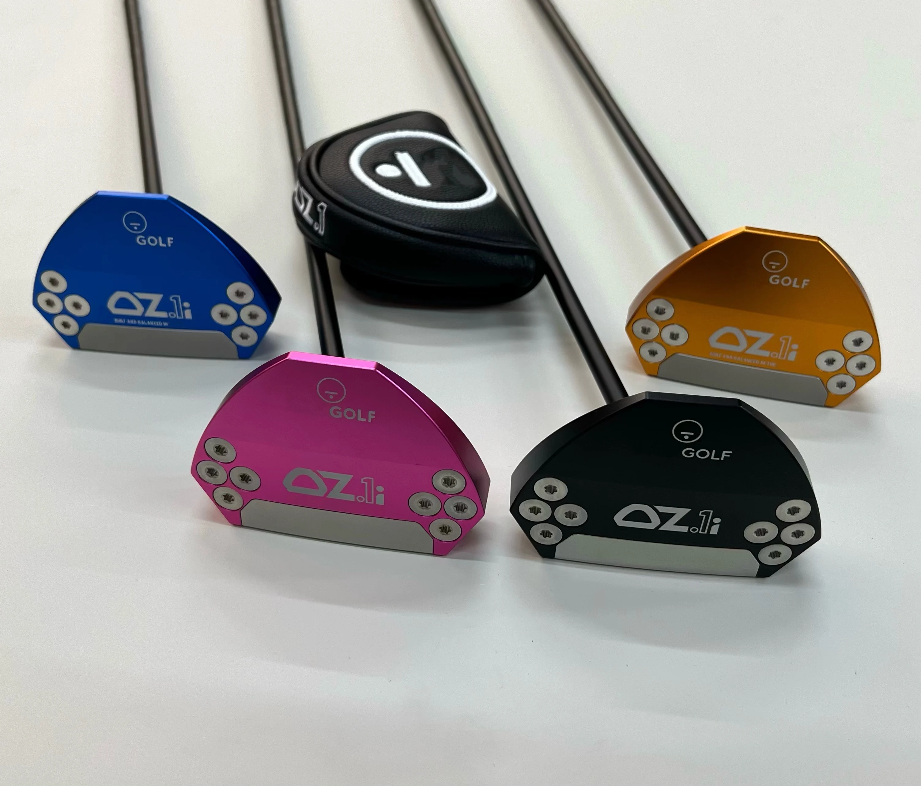 LAB Golf Club OZ1 Golf Putter con equilibrio automático y par cero para el eje de inserción medio.